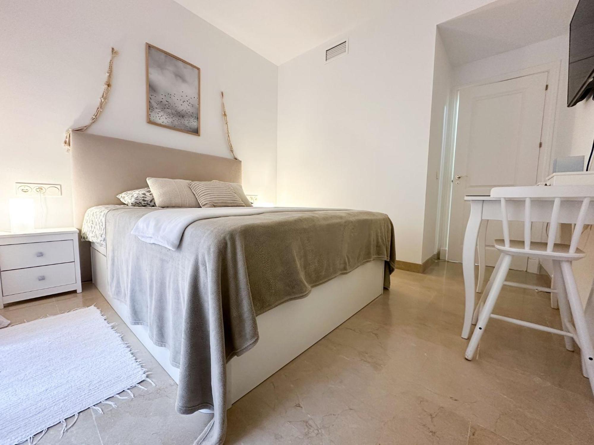 מנילבה Hola! Apartments At Coto Real מראה חיצוני תמונה